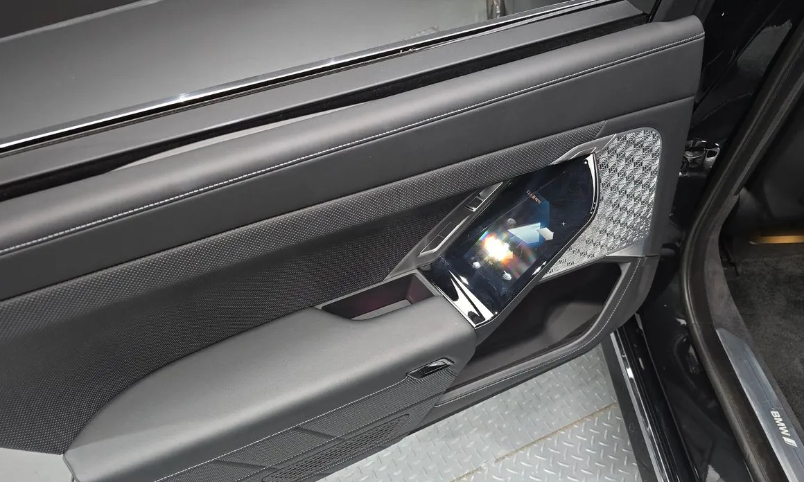 BMW i7