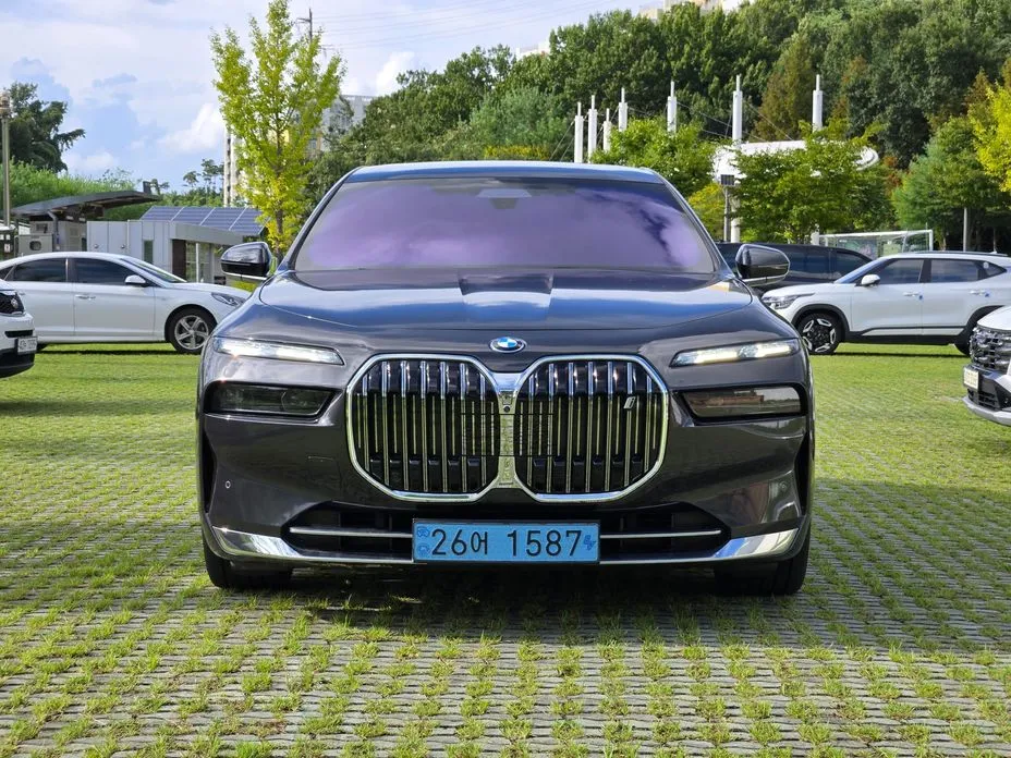 BMW i7