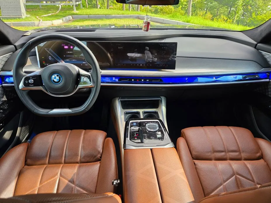 BMW i7