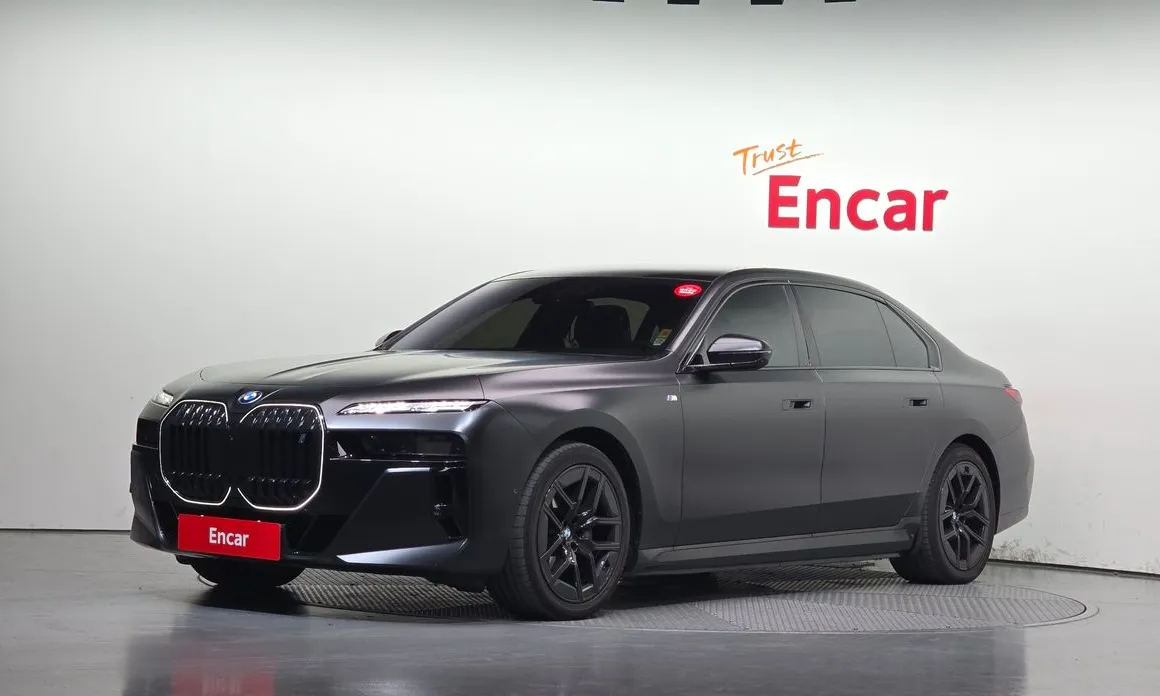 BMW i7