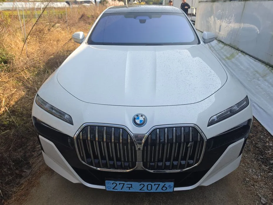 BMW i7