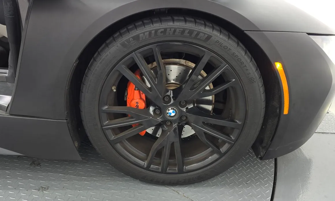 BMW i8