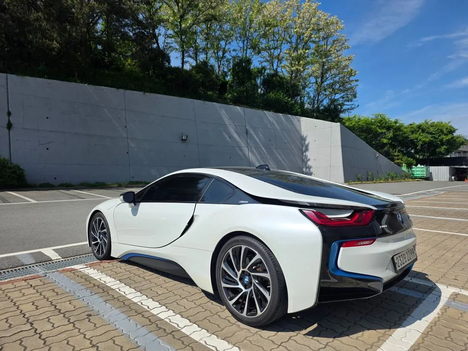 BMW i8