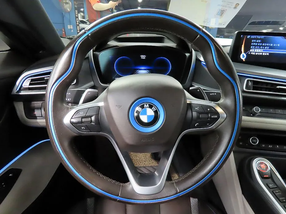 BMW i8