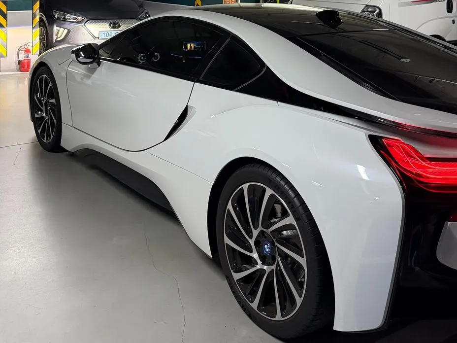 BMW i8
