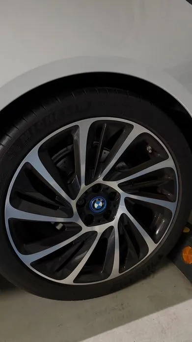 BMW i8