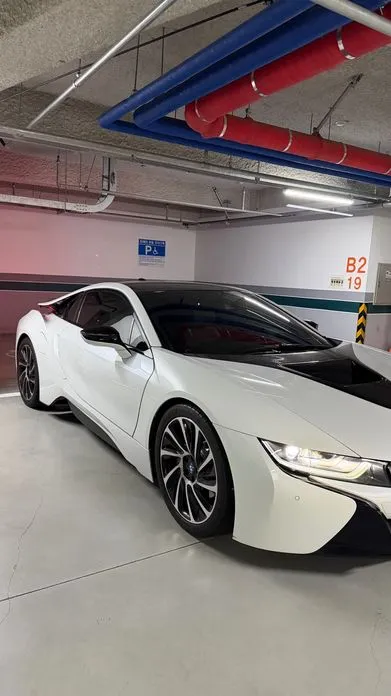 BMW i8