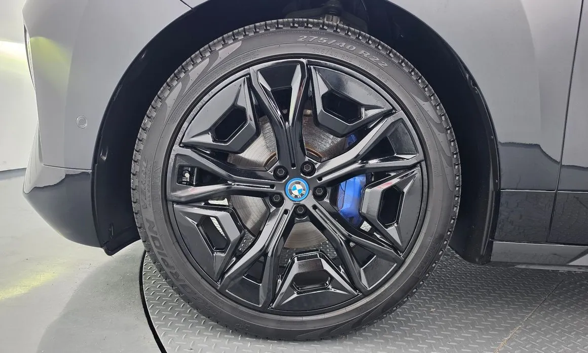 BMW iX