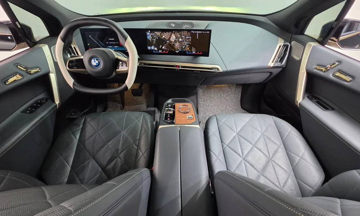 BMW iX