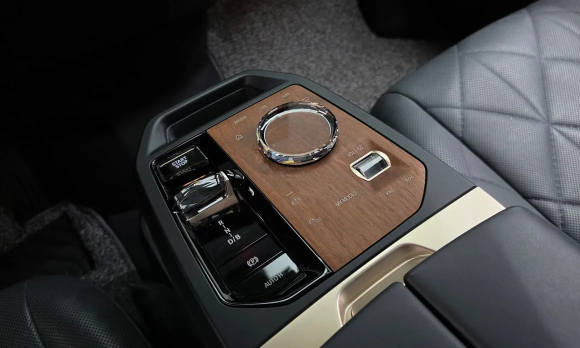 BMW iX