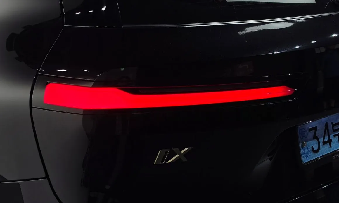 BMW iX