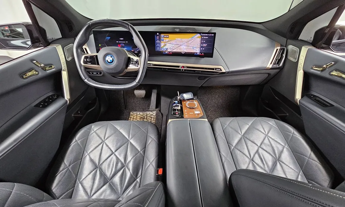 BMW iX