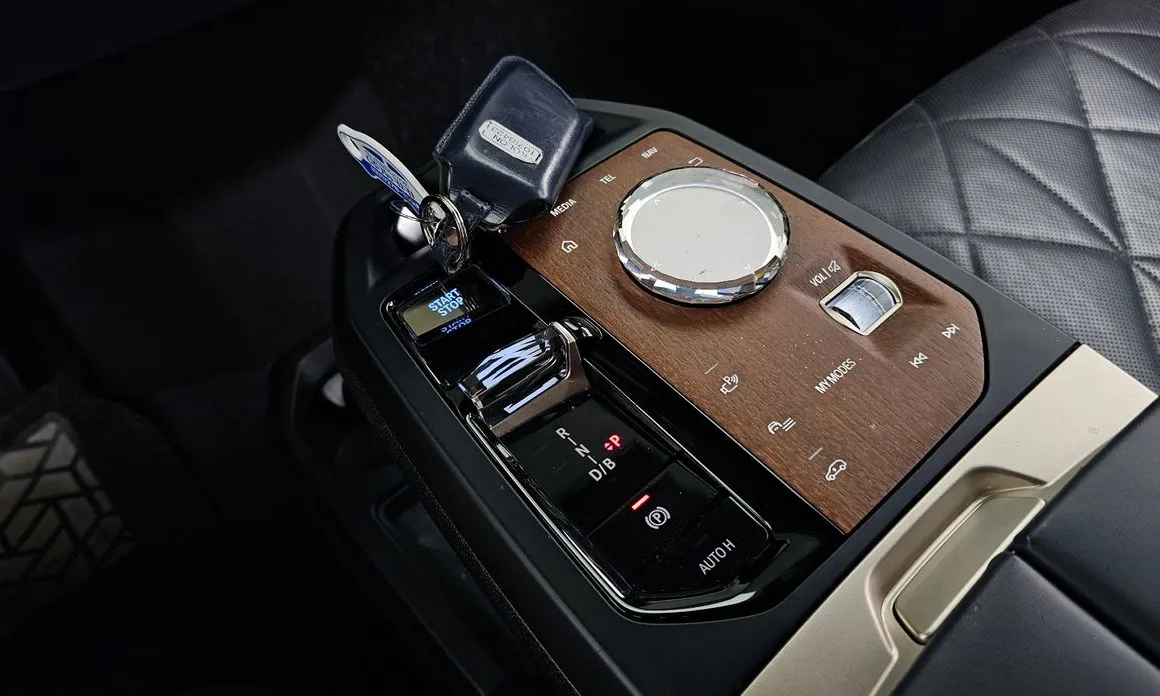 BMW iX