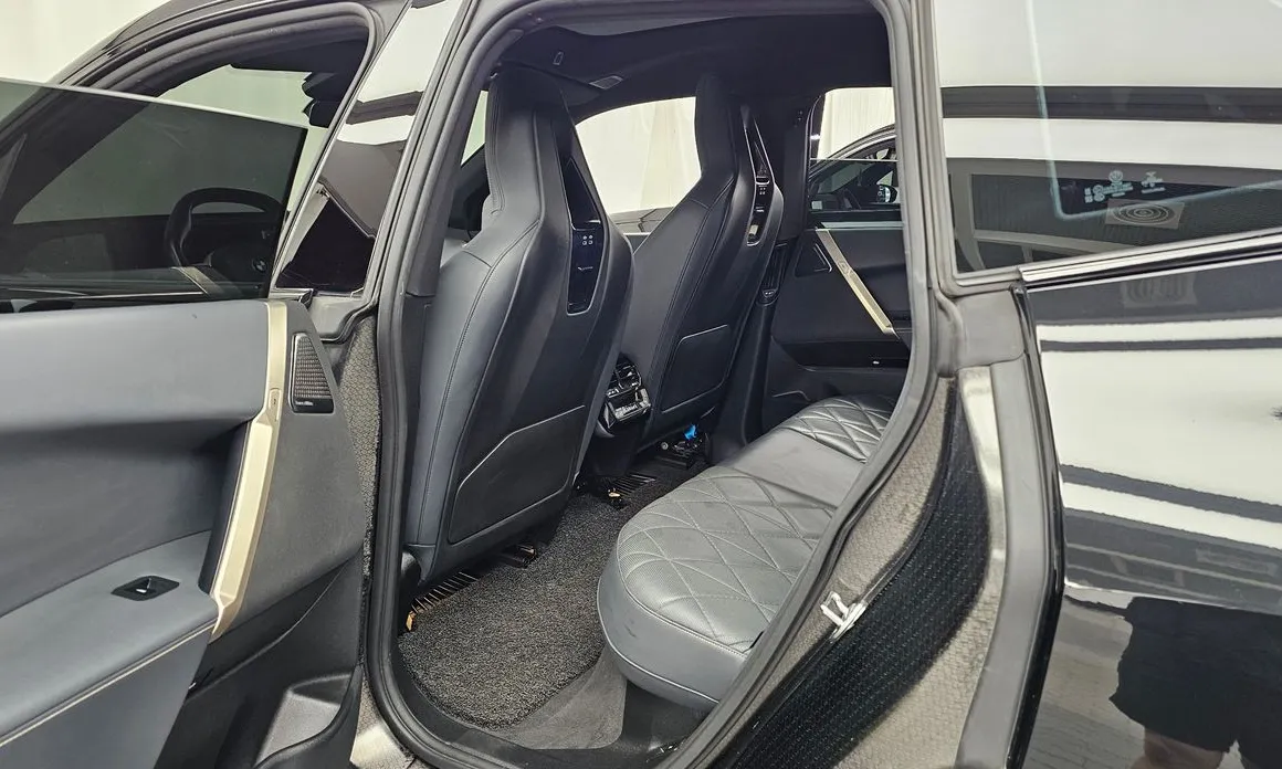 BMW iX