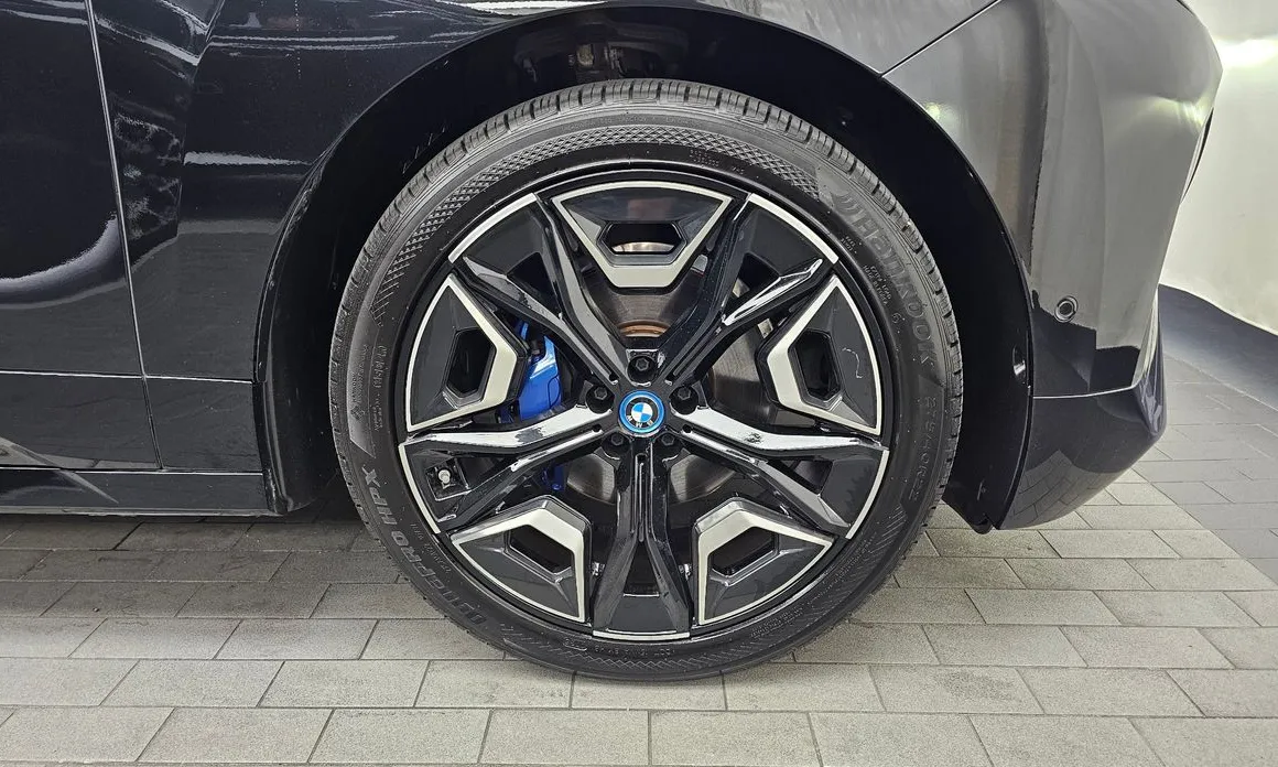 BMW iX