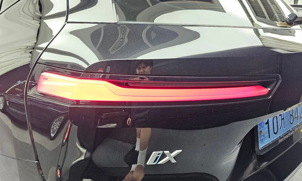 BMW iX