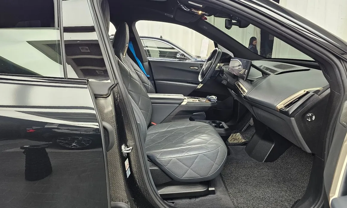 BMW iX