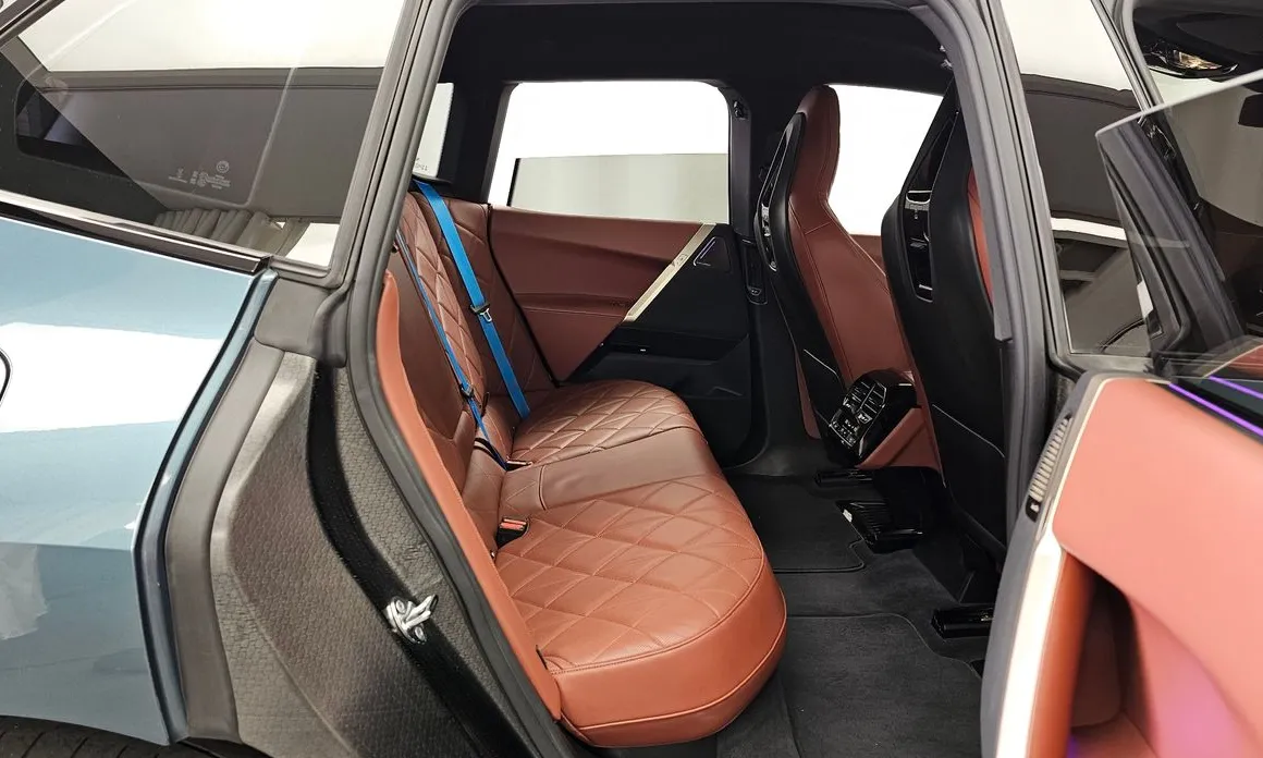 BMW iX