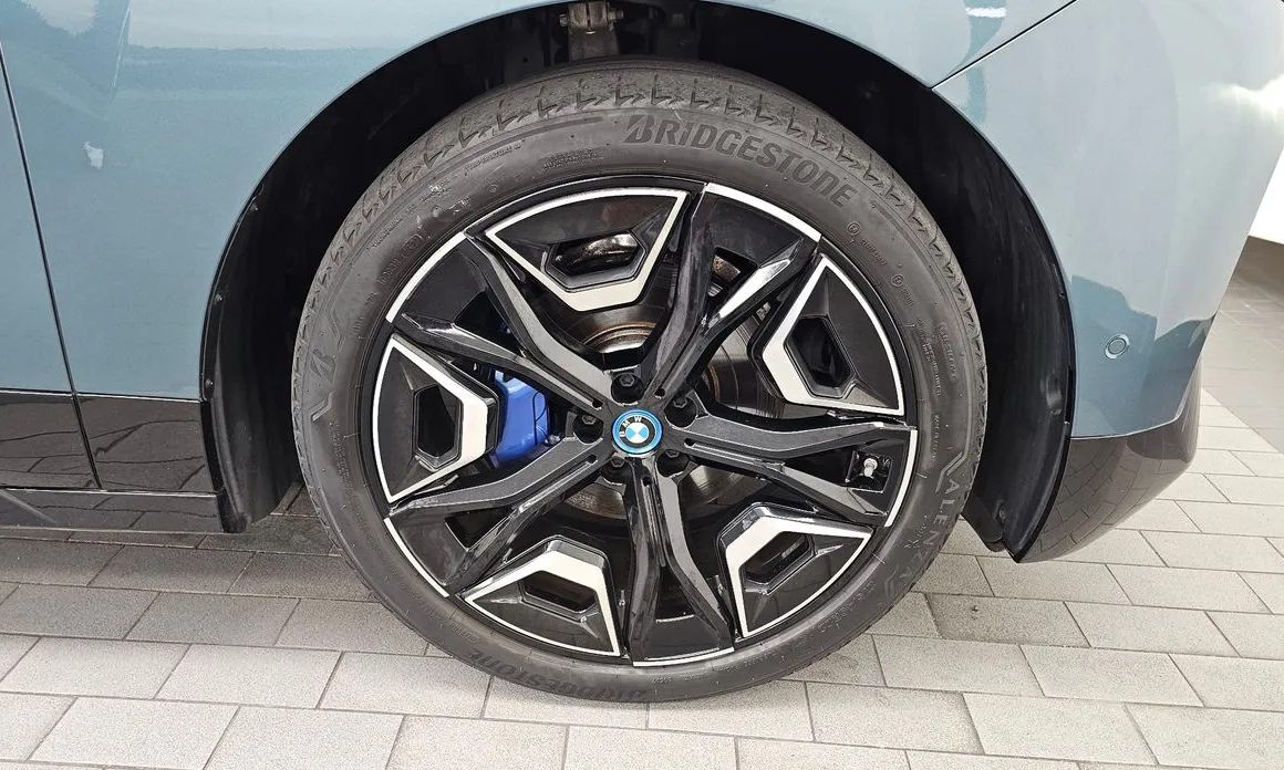 BMW iX