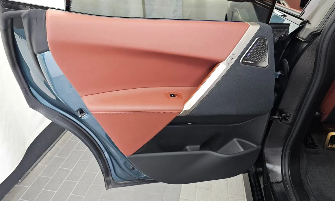 BMW iX