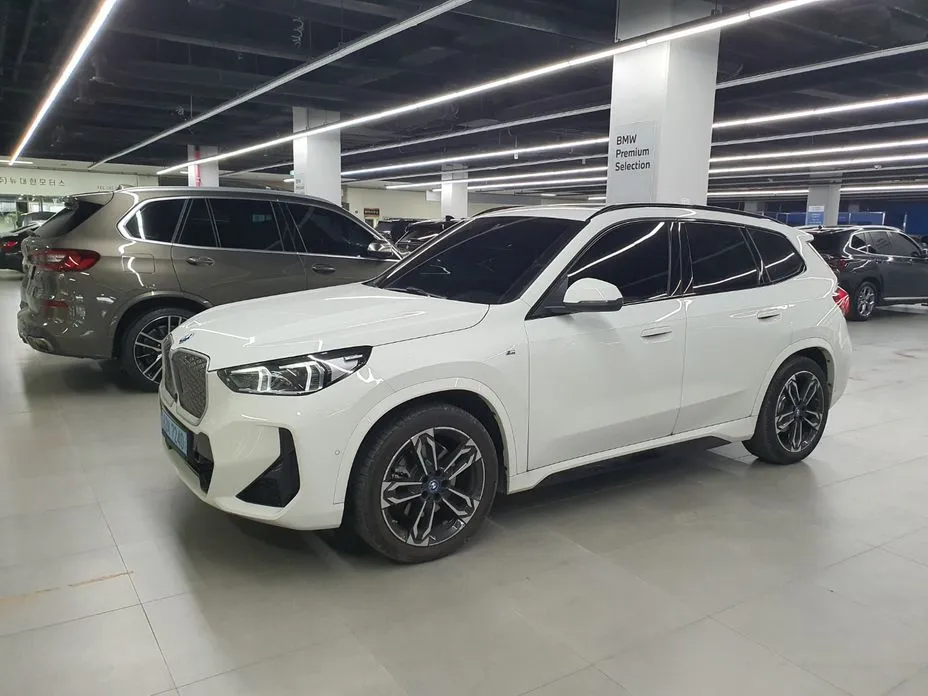 BMW iX1