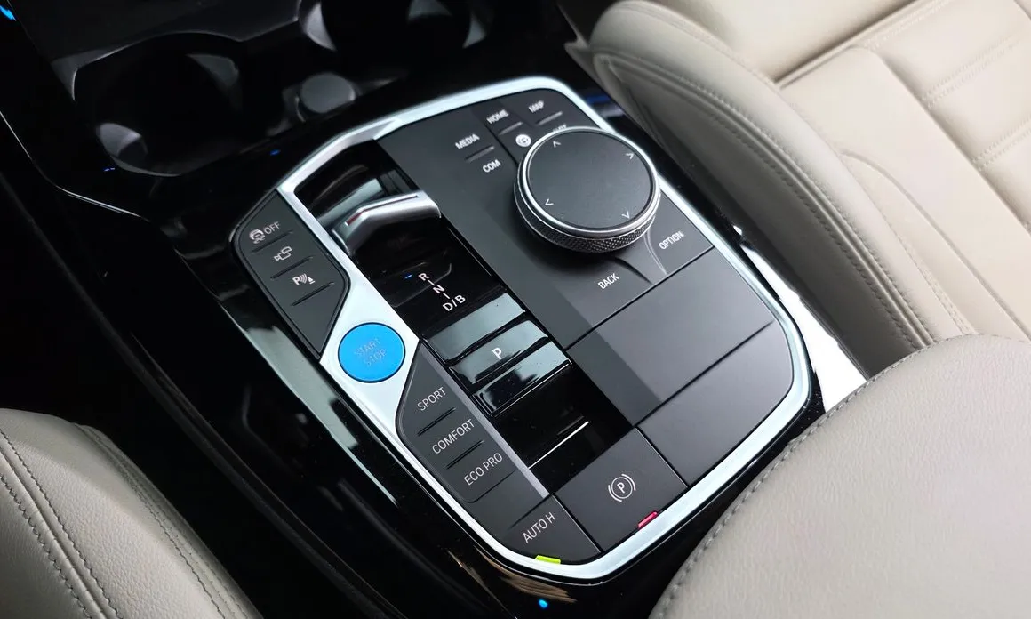 BMW iX3
