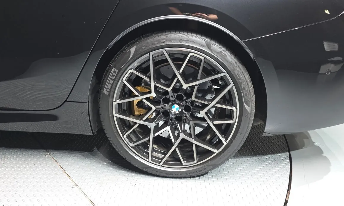 BMW M8