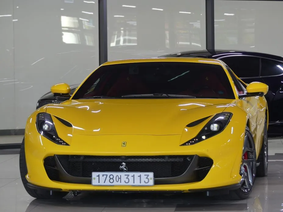 Ferrari 812