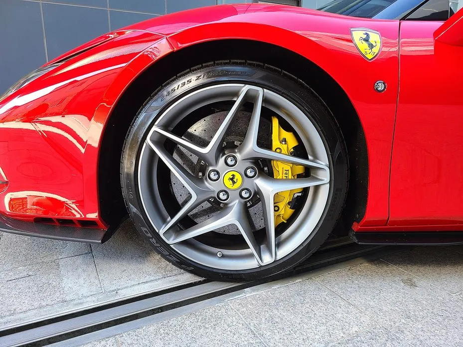 Ferrari F8