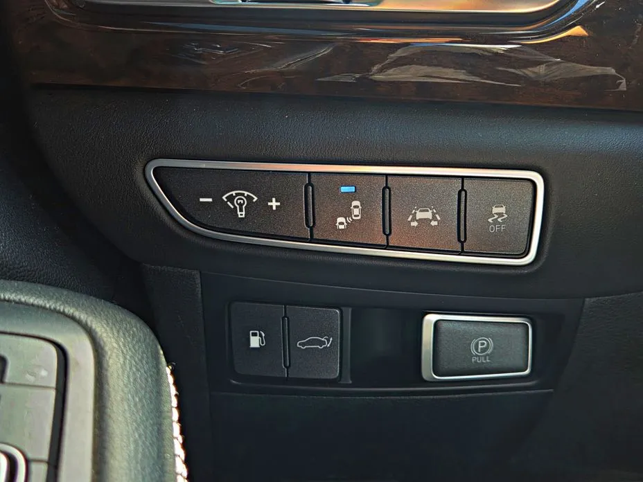 Genesis EQ900