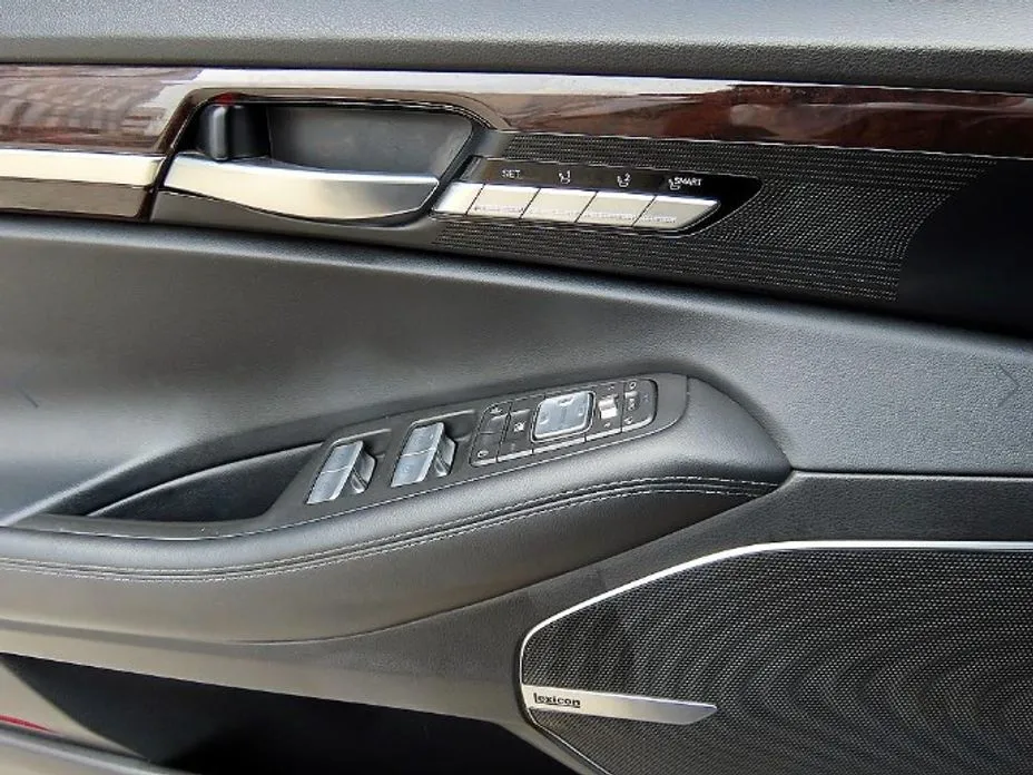 Genesis EQ900