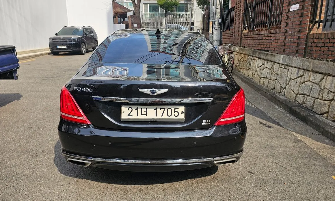 Genesis EQ900
