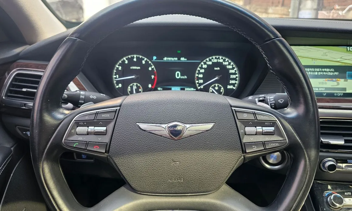 Genesis EQ900