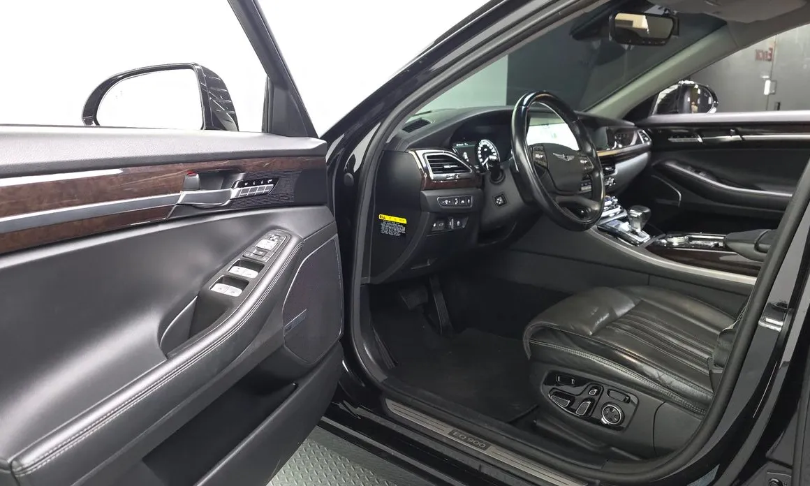 Genesis EQ900