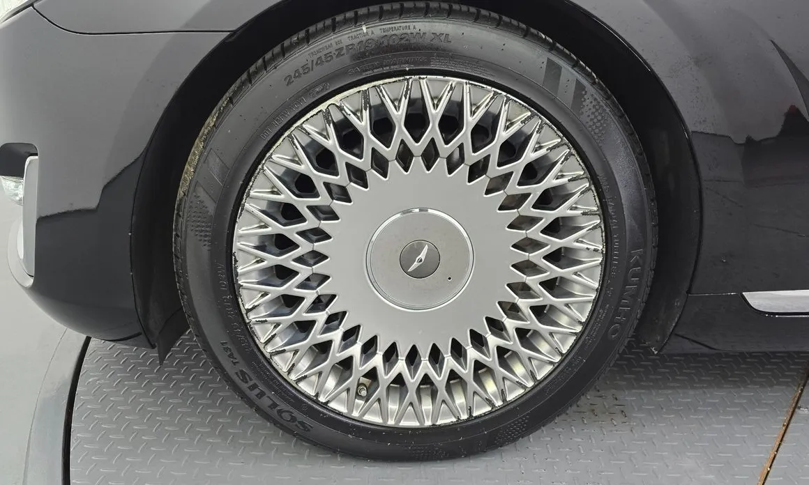 Genesis EQ900