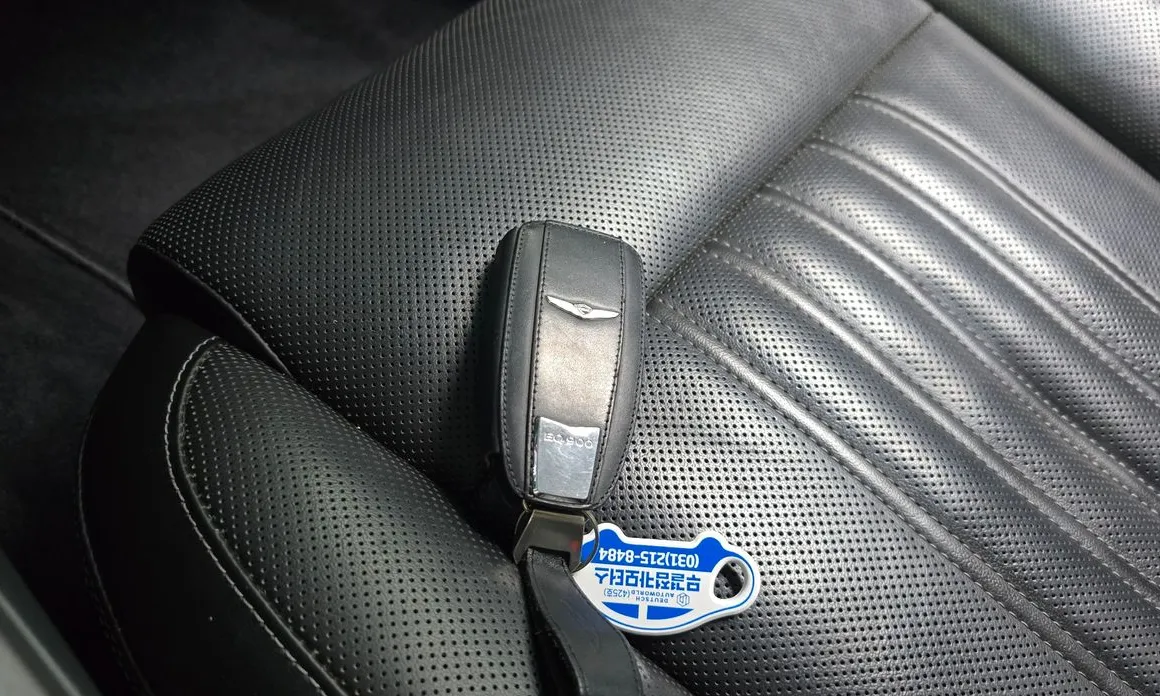 Genesis EQ900