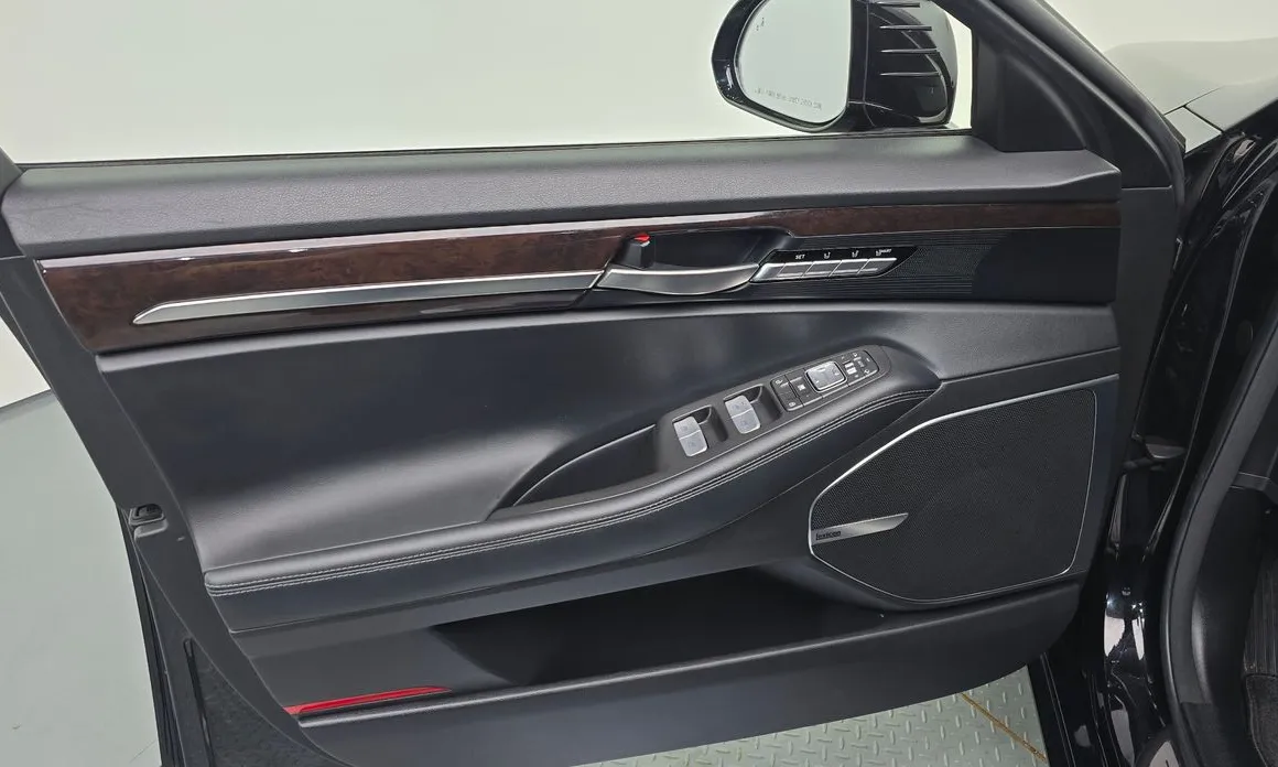 Genesis EQ900