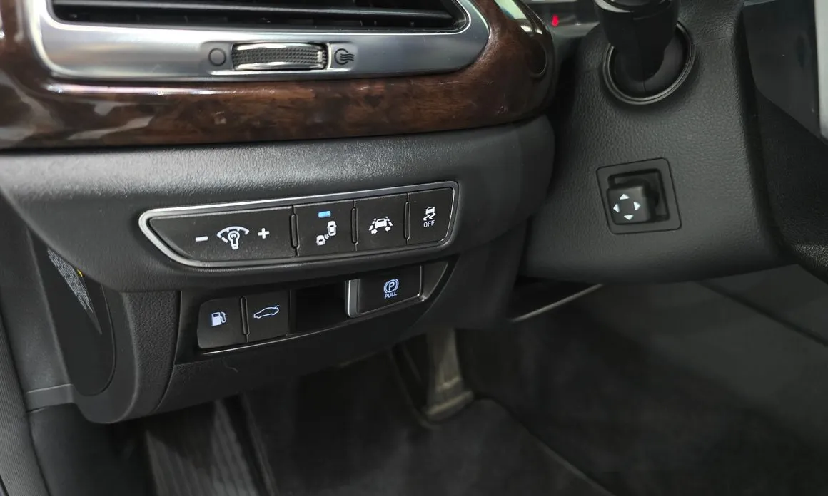 Genesis EQ900