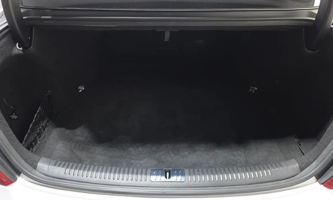 Genesis EQ900