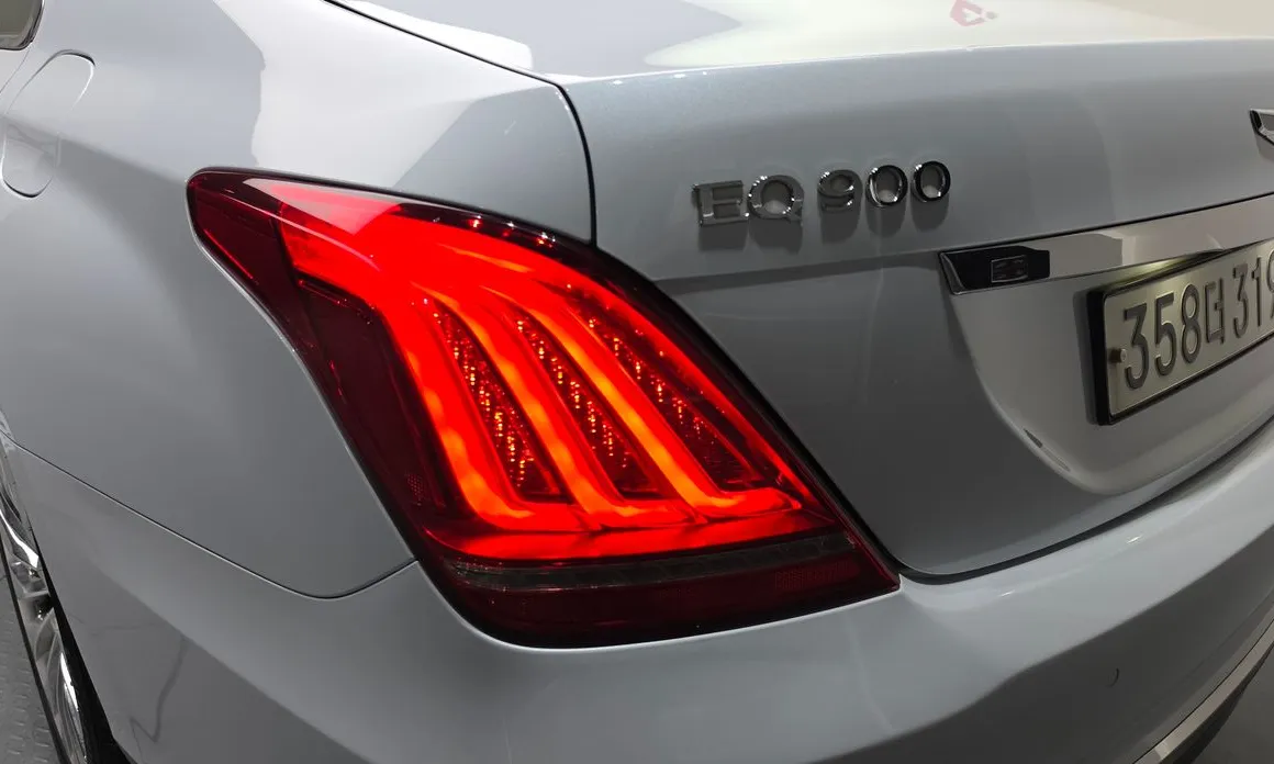 Genesis EQ900