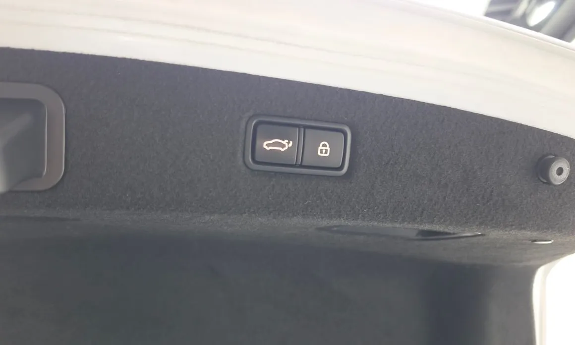 Genesis EQ900