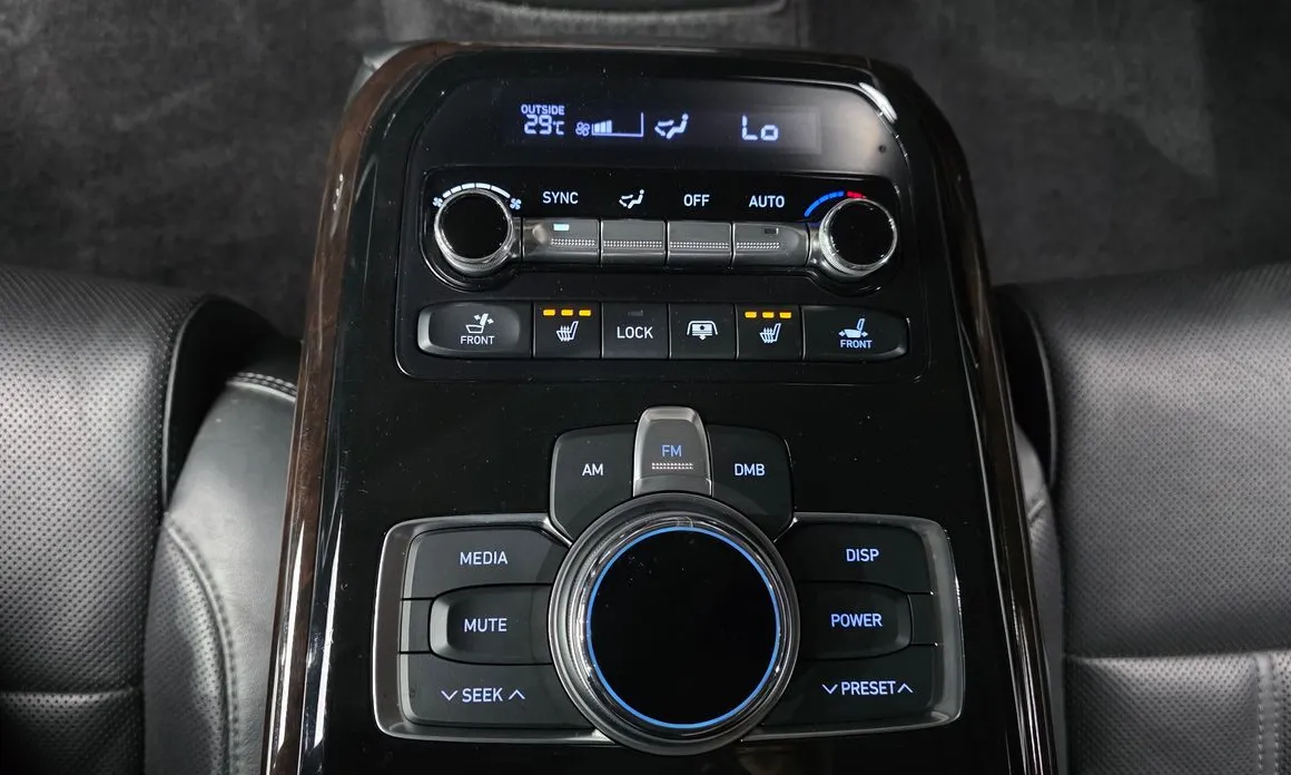 Genesis EQ900