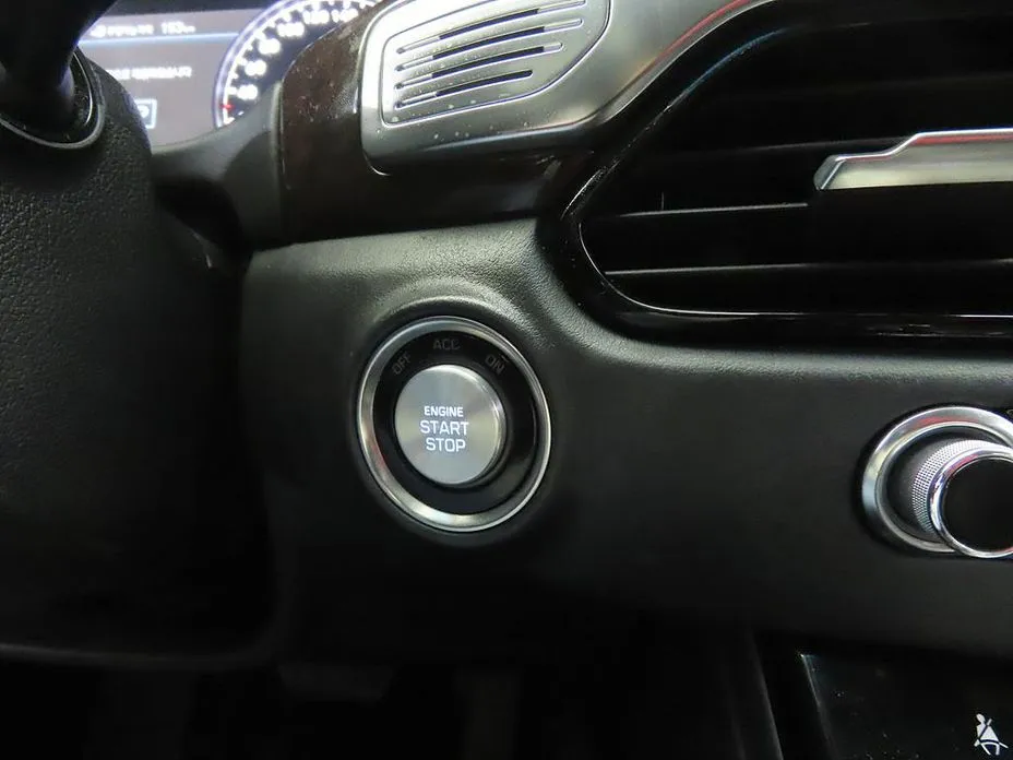 Genesis EQ900