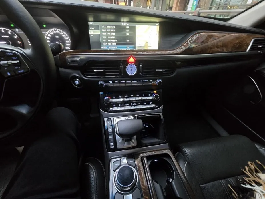 Genesis EQ900