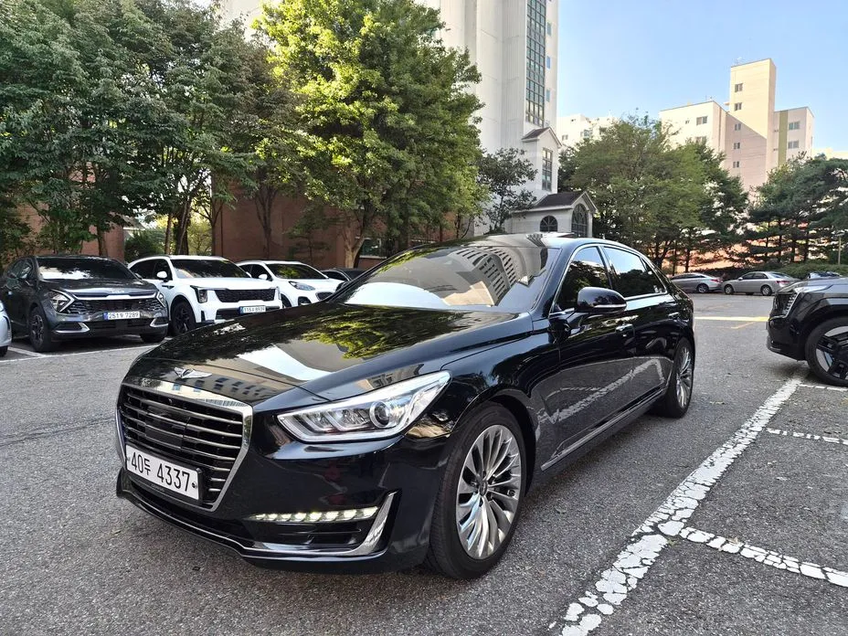Genesis EQ900