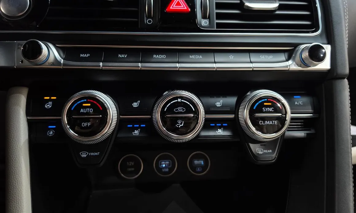 Genesis G70
