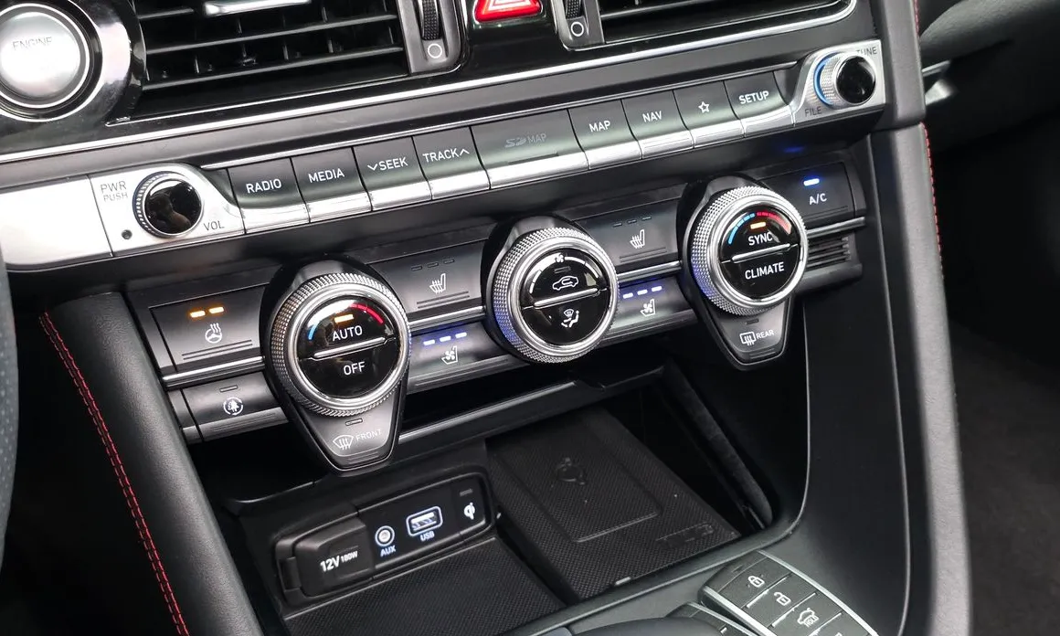 Genesis G70