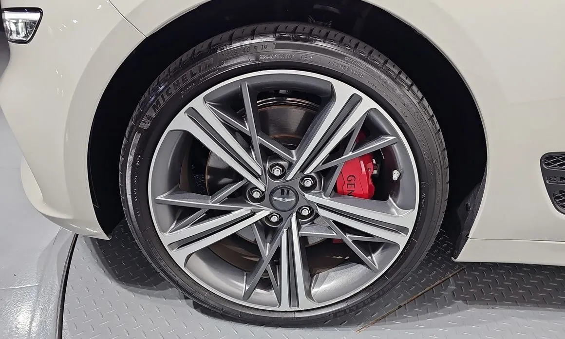 Genesis G70