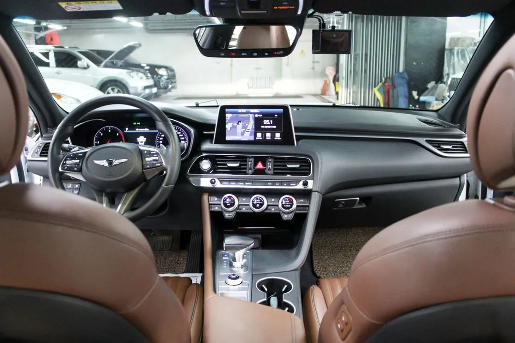 Genesis G70