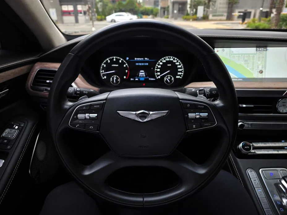 Genesis G90